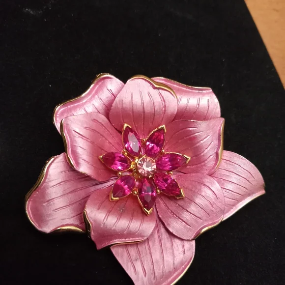 Pink Enamel and Rhinestone Flower Brooch - Picture 2 of 12